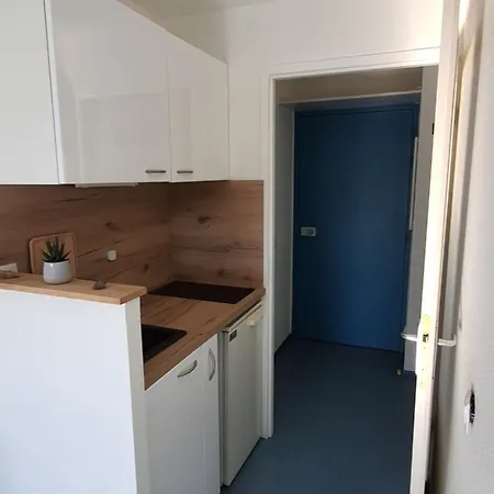 公寓 Dans Pour Location Courte Duree Et Etudiants Parking Gratuit